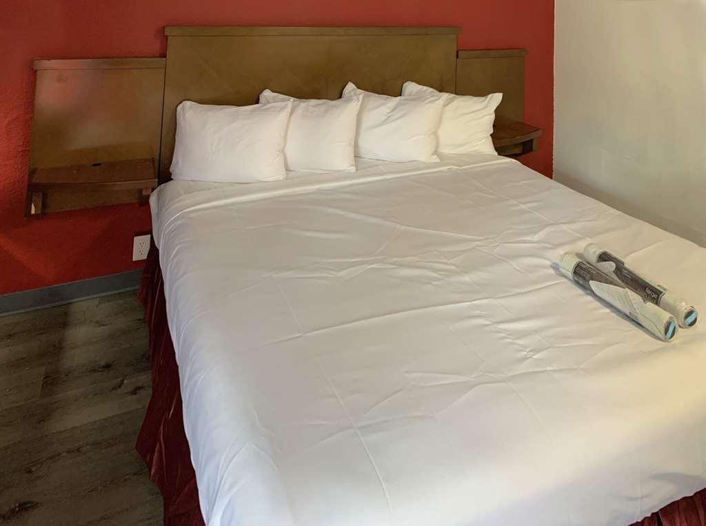 Econo Lodge Augusta Habitación foto